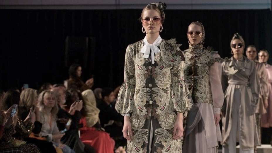 Karya Desainer Indonesia Memukau Amsterdam Modest Fashion Week 2019