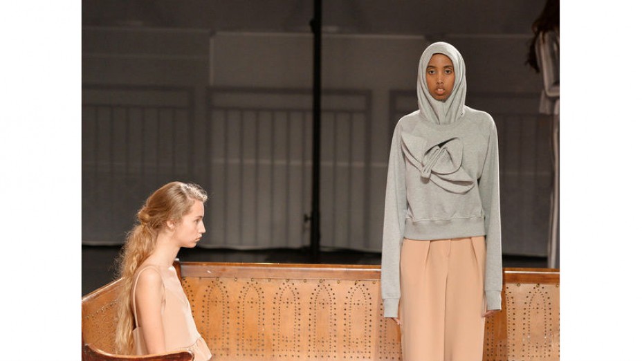 Presentasi Edeline Lee Untuk Wanita Berhijab dalam London Fashion Week SS 2018