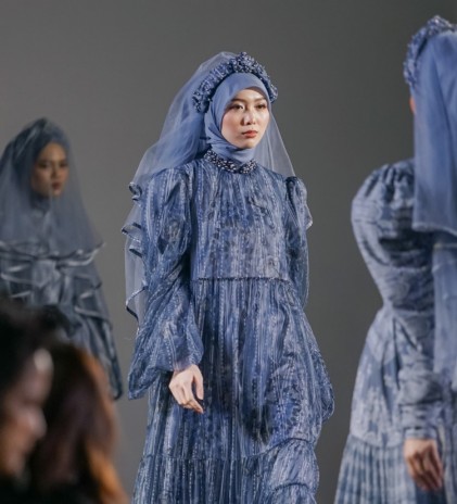 Batik Jambi, Print Van Gogh hingga Modern Ulos pada Inauguration Show New Member IFC