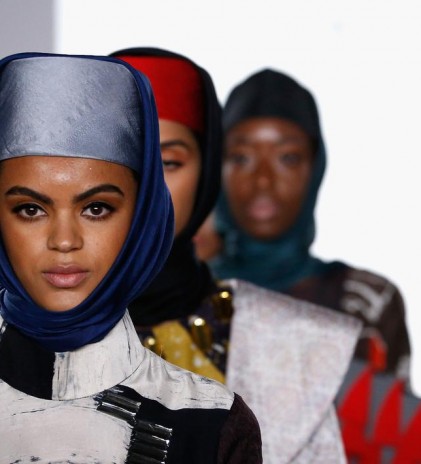 Koleksi Dian Pelangi 'Allurealist' di Panggung NYFW First Stage
