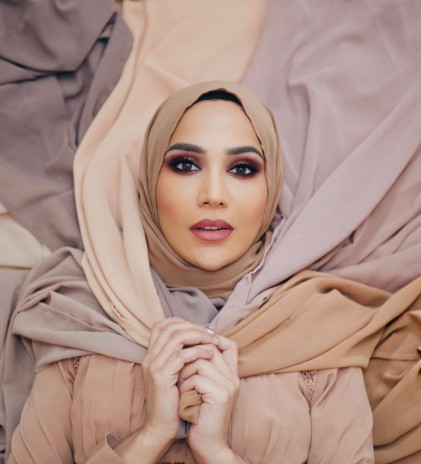 Online Bullying dan Amena Khan yang Mundur dari Kampanye L'Oreal Paris