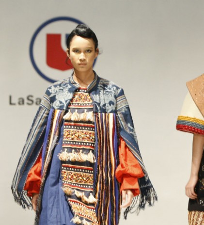 Pesona Kain & Tanah Flores dalam Creative Show 'Nian Tana' 