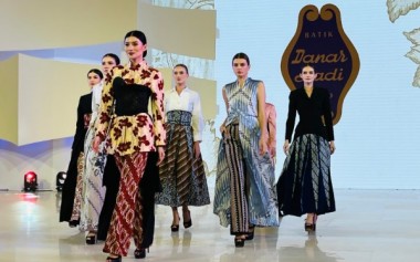 Rangkaian Cantik Kembang Parang. Koleksi Spesial Hari Jadi Batik Danar Hadi ke-57 